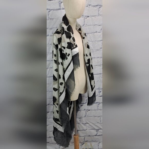 Burberry Women's Scarf Wrap Grayscale Leopard Cheetah Modal Silk 52" x 52" - Picture 9 of 16